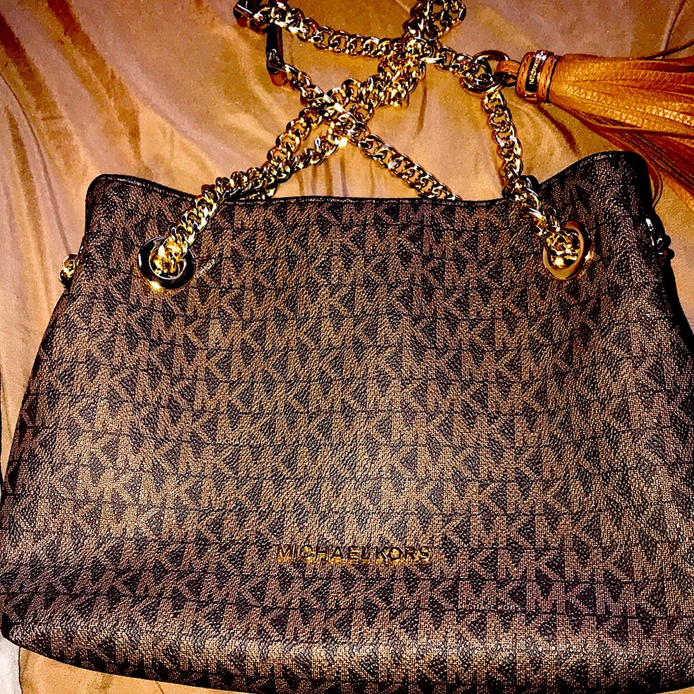 Selling my Michael Kors Jet Set Brown Monogram